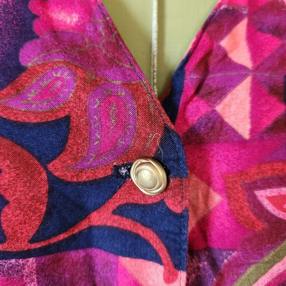 VINTAGE Bold Print Button Up Top Size 12 - Picture 3 of 11